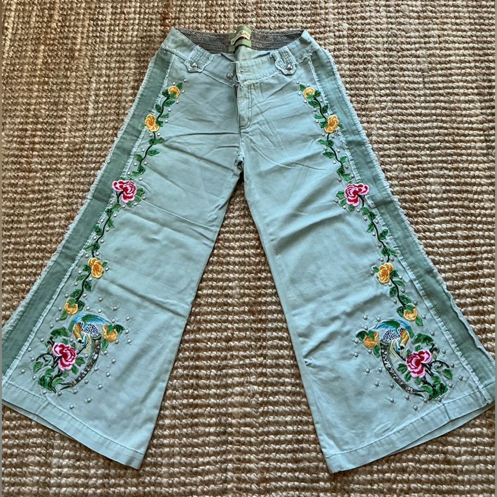 Miss Me Light Blue Cropped Jeans with Floral Embroidery